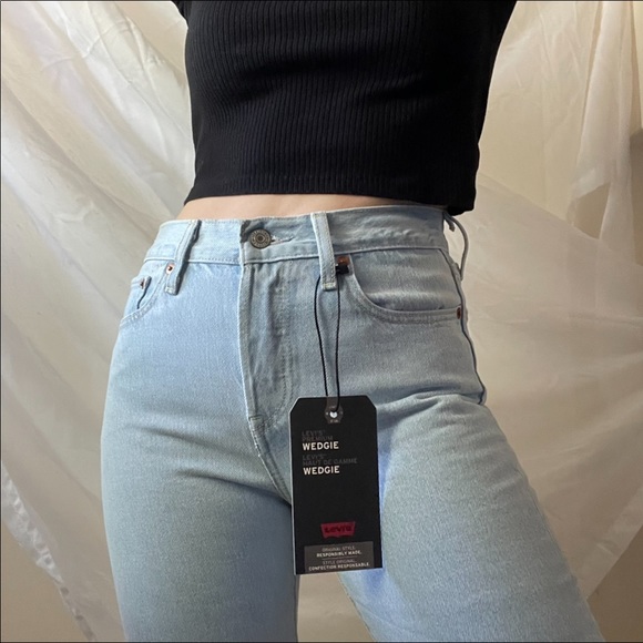 Levi’s wedgie light wash jeans - Picture 1 of 2